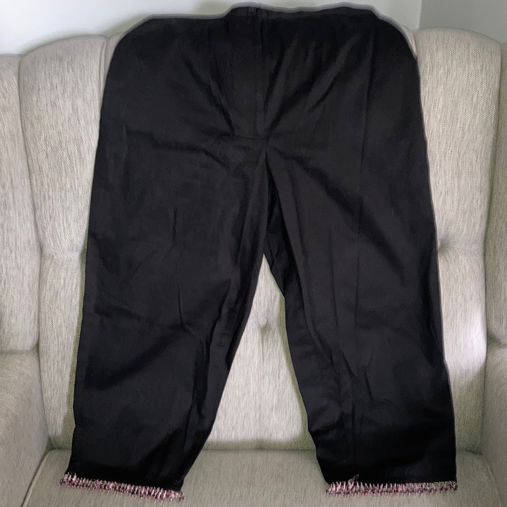 Dressbarn Black Capri Pants